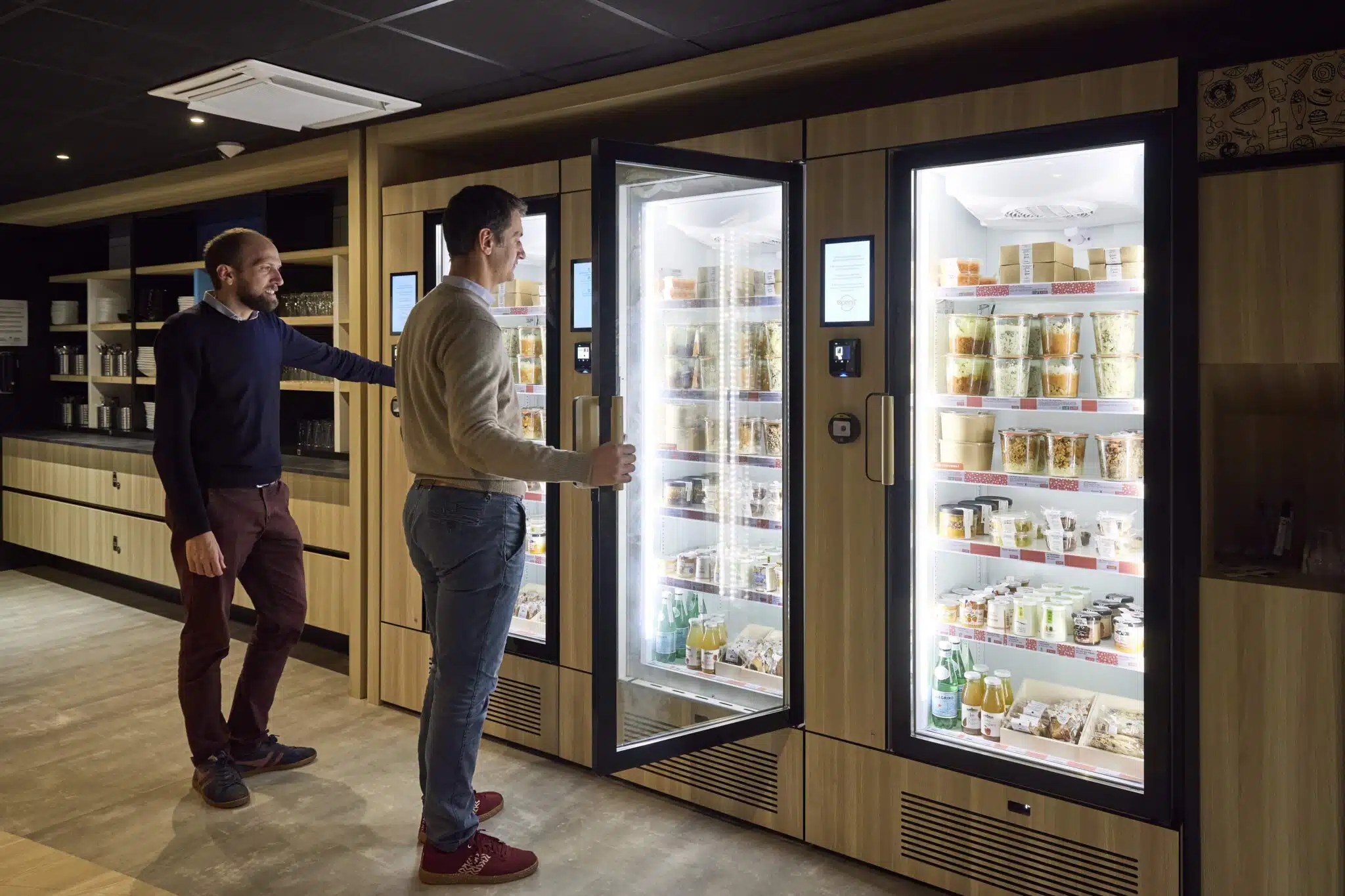 Frigo intelligent FoodGoo dans open space entreprise Var et Côte d'Azur - Solution bien-être collaborateurs